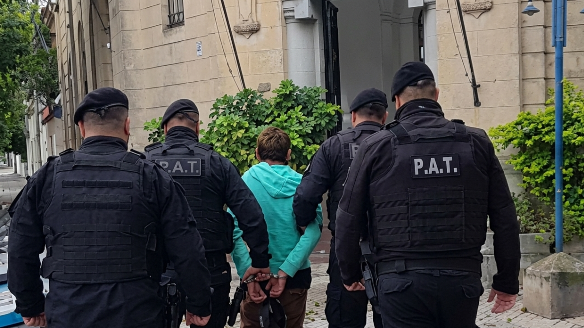 Un joven de 20 años fue detenido este domingo por la mañana en la ciudad de Santa Fe.