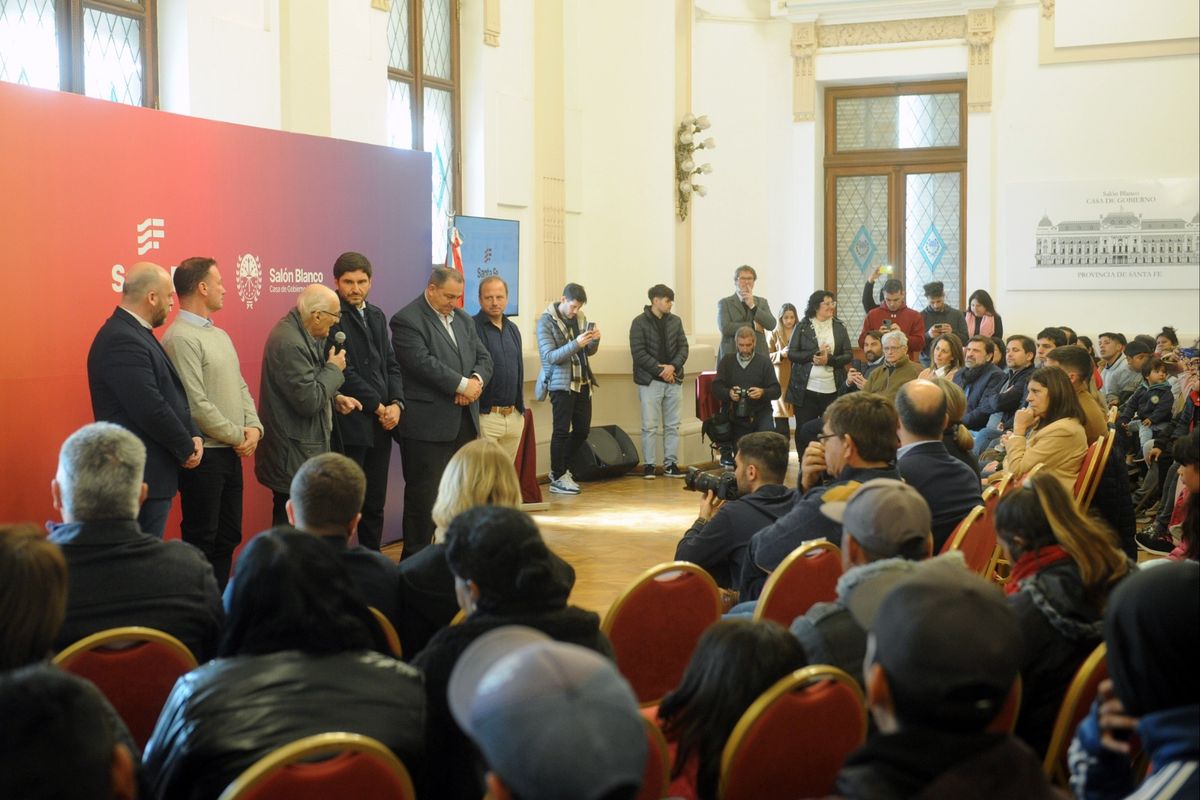 La firma del convenio se realizó este miércoles en la Casa de Gobierno de Santa Fe. La firma del convenio se realizó este miércoles en la Casa de Gobierno de Santa Fe.