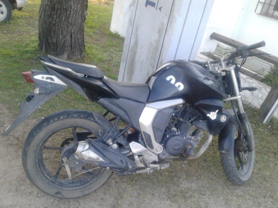 Efectivos del Comando Radioeléctrico de la Costa realizaban controles vehiculares en Santa Rosa y Calle 48 cuando chequearon a un hombre que circulaba en una moto robada.