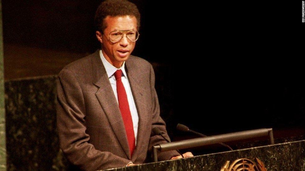 El 1 de diciembre de 1992 y, en el Día Mundial del Sida, Ashe habló sobre esta enfermedad ante la Organización Mundial de la Salud. Ya se lo veía demacrado y, dos meses y cinco días después de esta exposición, moriría en Nueva York. Tenía solo 49 años.