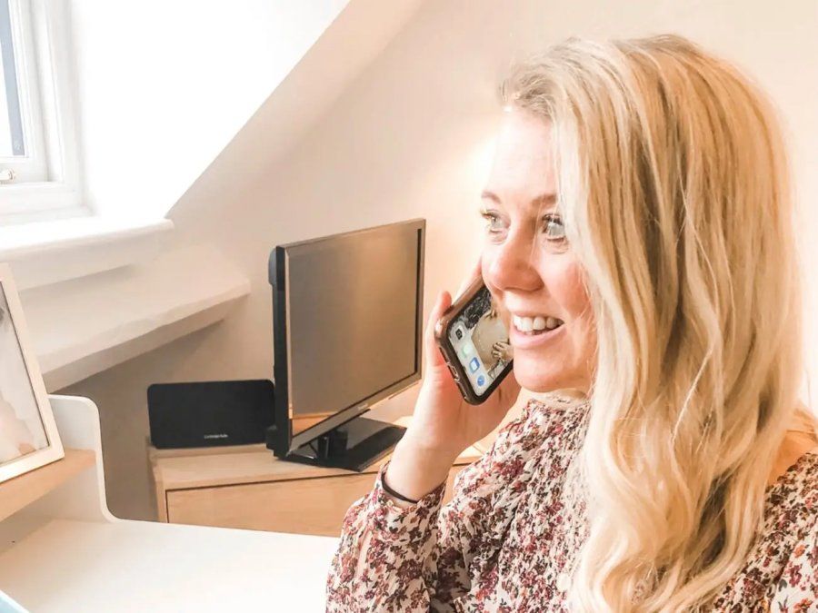 Dejó todo para dedicarse a ser consejera de madres y ahora gana más de 30 mil dólares por mes