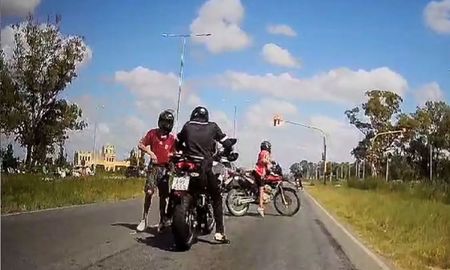 Creen que la banda frecuenta dicha ruta para efectuar robos de esta índole. Creen que la banda frecuenta dicha ruta para efectuar robos de esta índole.