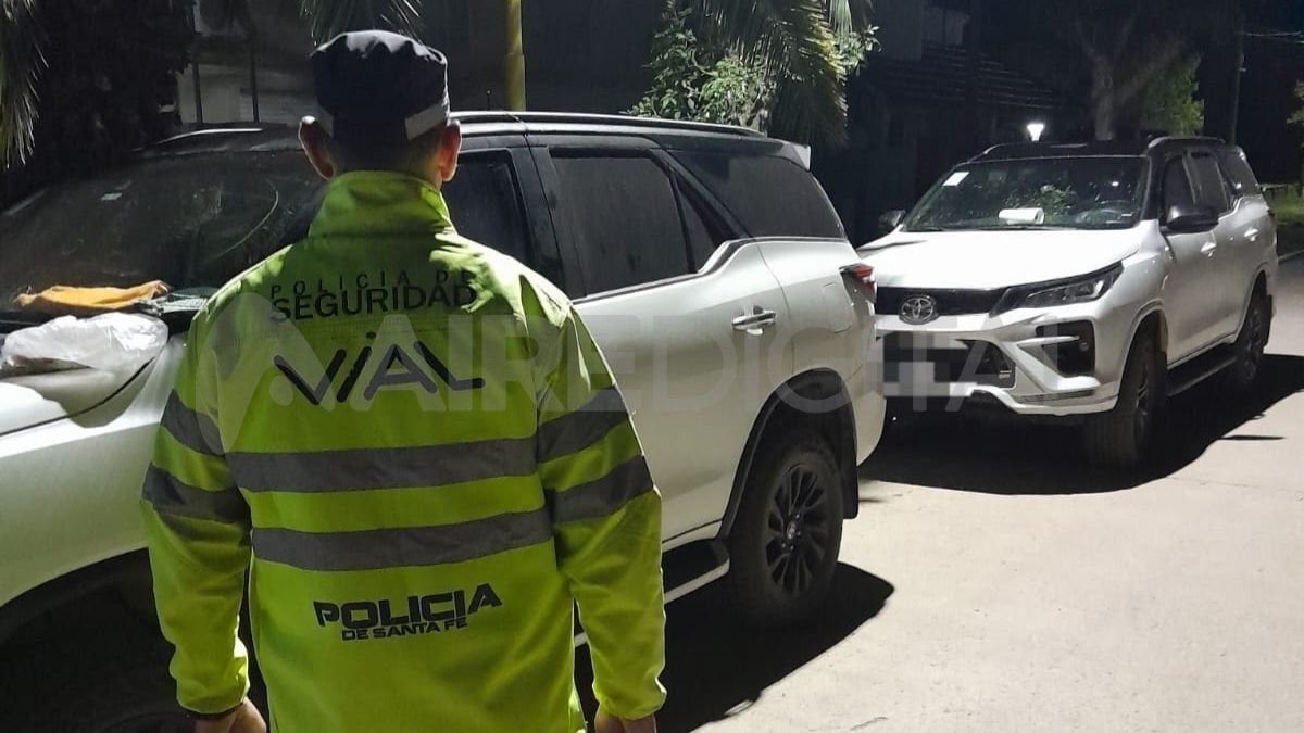Las dos camionetas secuestradas tenían pedido por robo durante el mes de marzo. Las dos camionetas secuestradas tenían pedido por robo durante el mes de marzo.