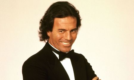 Julio Iglesias volvió a copar las redes con su clásico meme. Julio Iglesias volvió a copar las redes con su clásico meme.