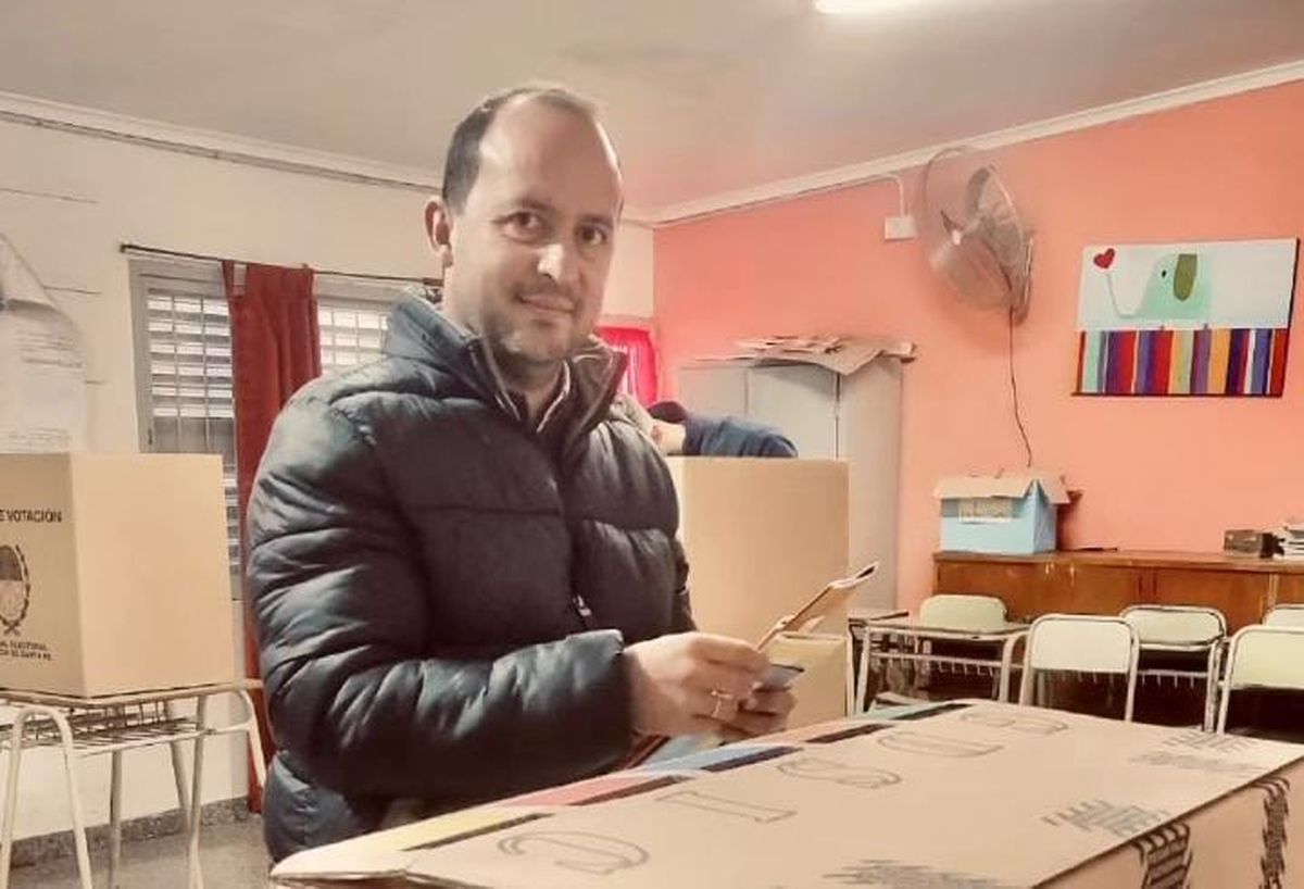 Nicolás Cuesta busca quedar como candidato en Unidos para Cambiar Santa Fe y competir en las generales de septiembre.