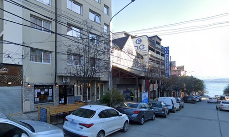 Un egresado de 17 años oriundo de Paraguay murió tras caer del sexto piso de un hotel en bariloche. Un egresado de 17 años oriundo de Paraguay murió tras caer del sexto piso de un hotel en bariloche.