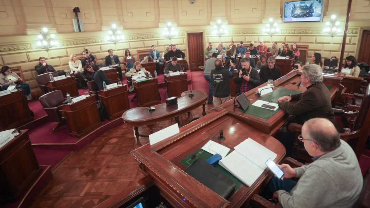 En el marco del proceso de reforma constitucional – que lleva adelante la Convención del 25- este martes se reunió la comisión de Poder Legislativo y Poder Ejecutivo.