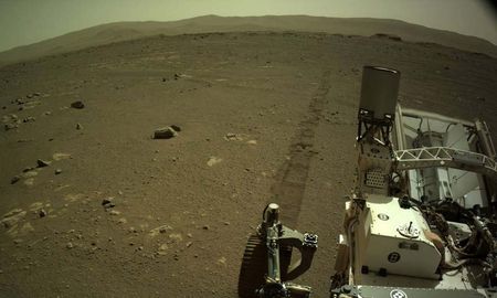 El rover Mars Perseverance de la NASA adquirió esta imagen usando su cámara de navegación izquierda a bordo (Navcam). La cámara está ubicada en lo alto del mástil del rover y ayuda a conducir. Esta imagen fue adquirida el 7 de marzo de 2021. El rover Mars Perseverance de la NASA adquirió esta imagen usando su cámara de navegación izquierda a bordo (Navcam). La cámara está ubicada en lo alto del mástil del rover y ayuda a conducir. Esta imagen fue adquirida el 7 de marzo de 2021.