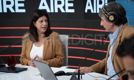 Clara García criticó a Corral por haber apoyado a Juntos por el Cambio en la última elección a gobernador y lo llamó desleal. Clara García criticó a Corral por haber apoyado a Juntos por el Cambio en la última elección a gobernador y lo llamó desleal.