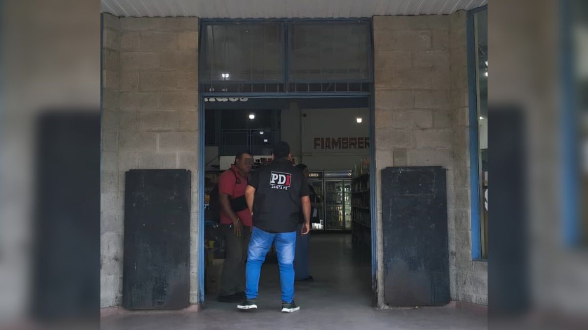 El ingreso del supermercado de Helvecia cuyos dueños son investigados por filmar a menores y subir las imágenes a TikTok.