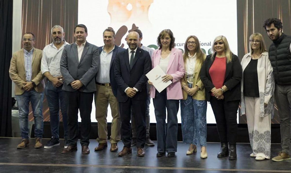 Producción con sello santafesino: más de 350 hormas compitieron en el Concurso Nacional de Quesos, Manteca y Dulce de Leche. Producción con sello santafesino: más de 350 hormas compitieron en el Concurso Nacional de Quesos, Manteca y Dulce de Leche.
