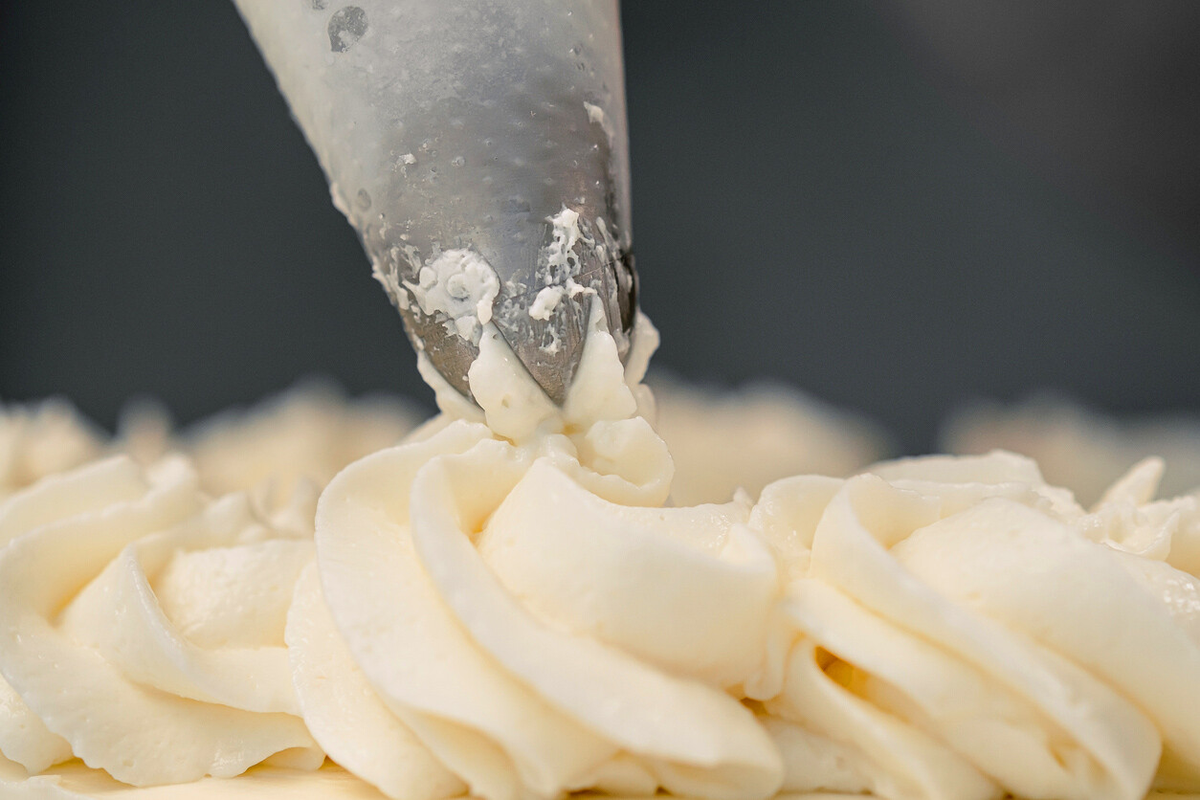 La crema chantilly de naranja es una excelente opción para acompañar todos tus postres. La crema chantilly de naranja es una excelente opción para acompañar todos tus postres.