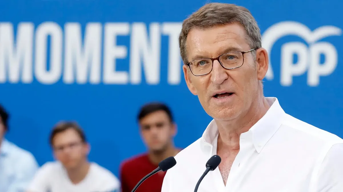 El Partido Popular (PP) de Alberto Núñez Feijóo, de la oposición conservadora, se impuso a los socialistas (PSOE) del presidente del Gobierno en funciones, Pedro Sánchez, y es probable que sea el primero en intentar formar Gobierno.