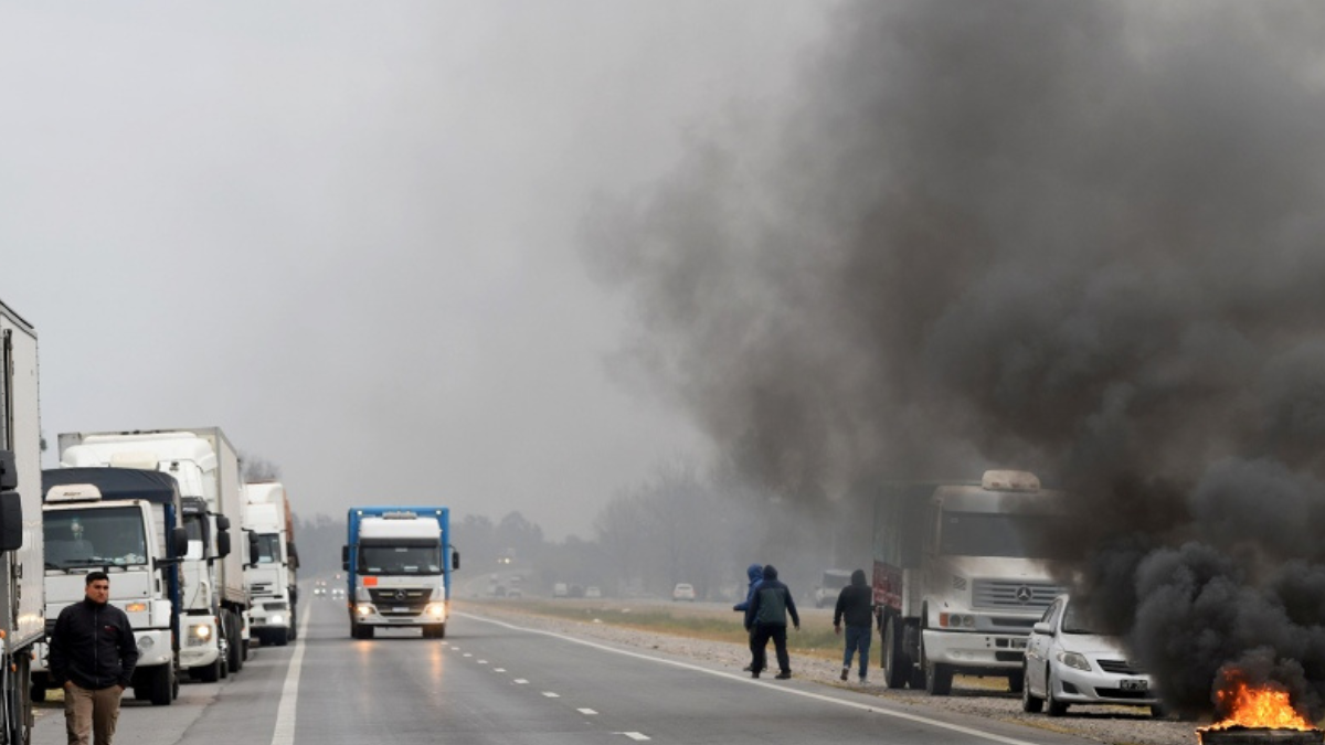 La medida comprenderá concentraciones de productores a la vera de las rutas y en ciudades del interior a definir por las Mesas de Enlace provinciales.