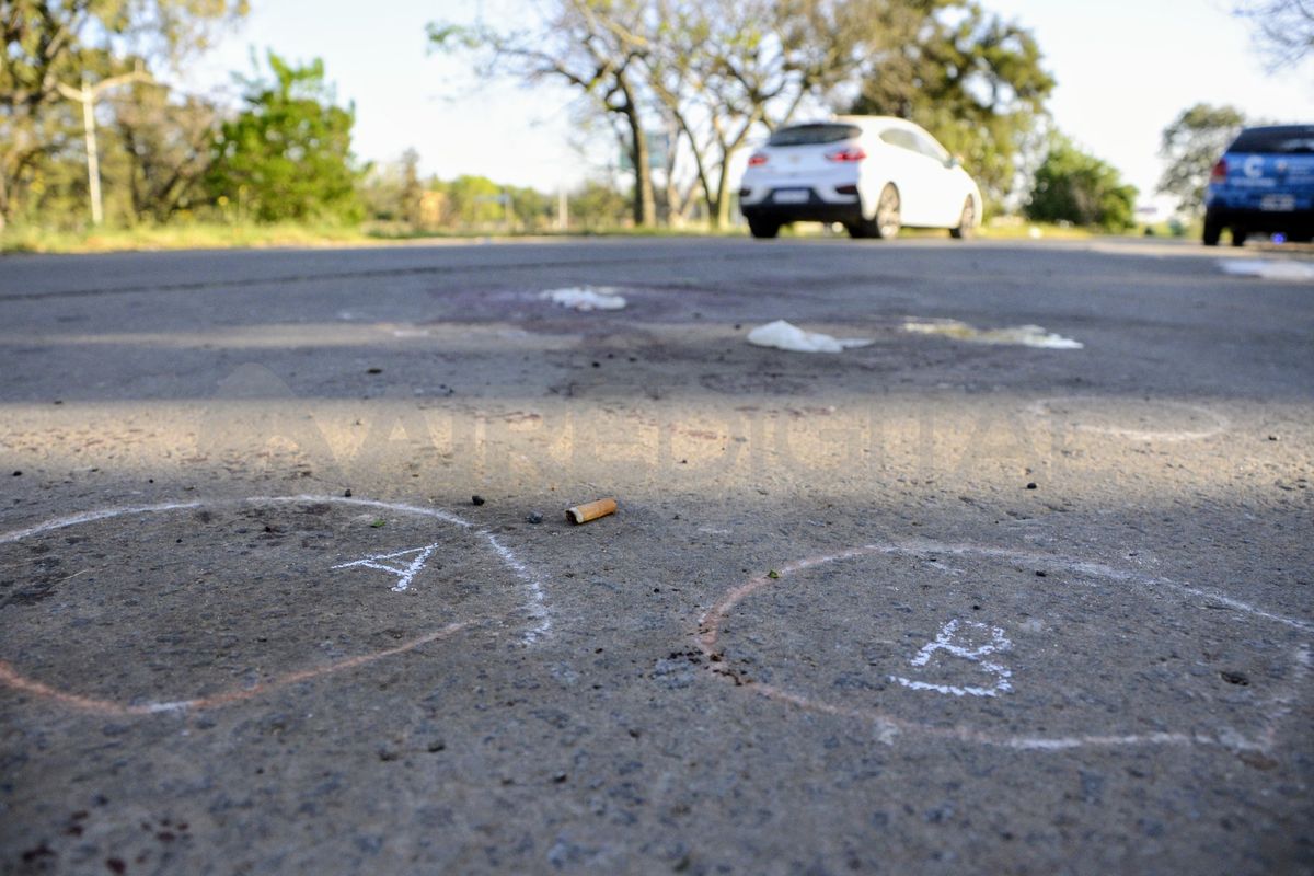 En el lugar del asesinato, los peritos levantaron al menos 16 vainas servidas. En el lugar del asesinato, los peritos levantaron al menos 16 vainas servidas.