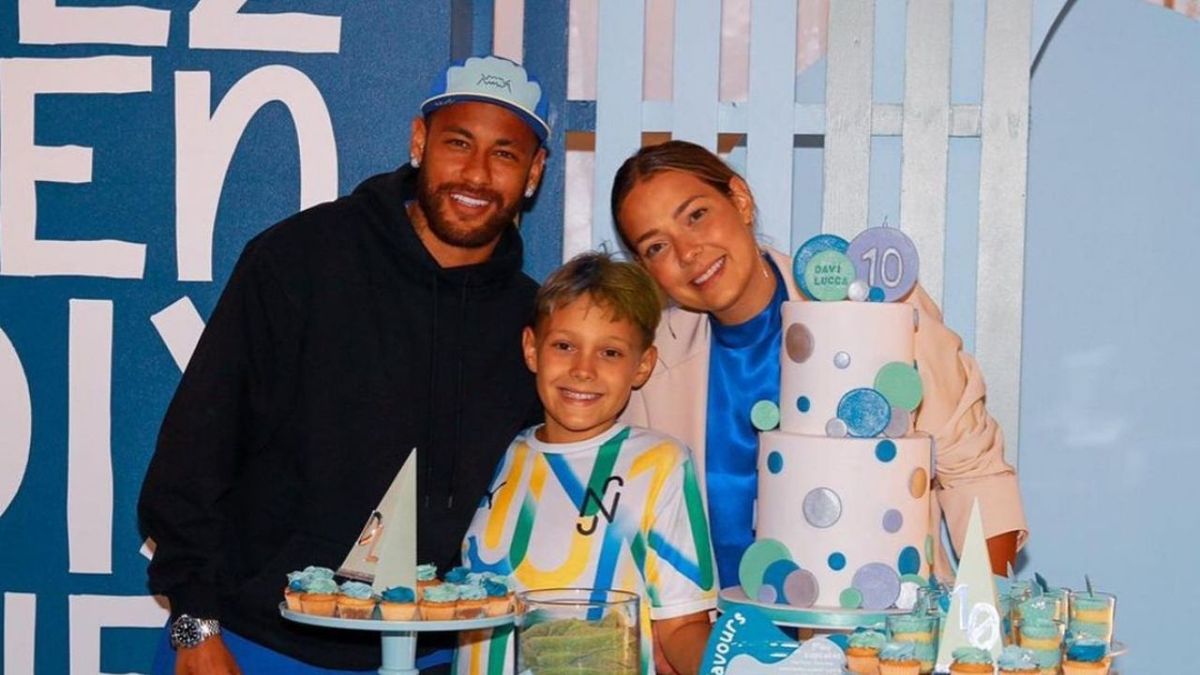 Neymar tuvo su primer hijo, Davi Lucca, en 2011 con Carolina Dantas.