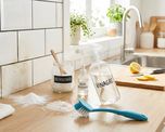 El bicarbonato, el vinagre y el agua oxigenada forman una fórmula poderosa para limpiar y desinfectar en profundidad. El bicarbonato, el vinagre y el agua oxigenada forman una fórmula poderosa para limpiar y desinfectar en profundidad.