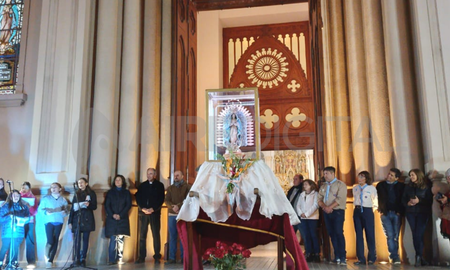 Los fieles se emocionaron al ver la imagen de la Virgen de Guadalupe que por primera vez en 41 años fue expuesta en la explanada de la Basílica. Los fieles se emocionaron al ver la imagen de la Virgen de Guadalupe que por primera vez en 41 años fue expuesta en la explanada de la Basílica.