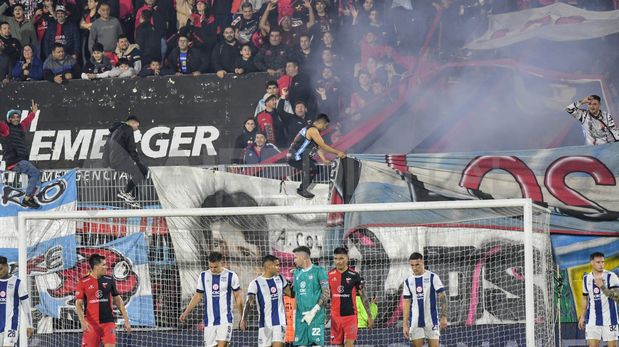 Incidentes en la tribuna de Colón en el partido por Copa Argentina ante Talleres.