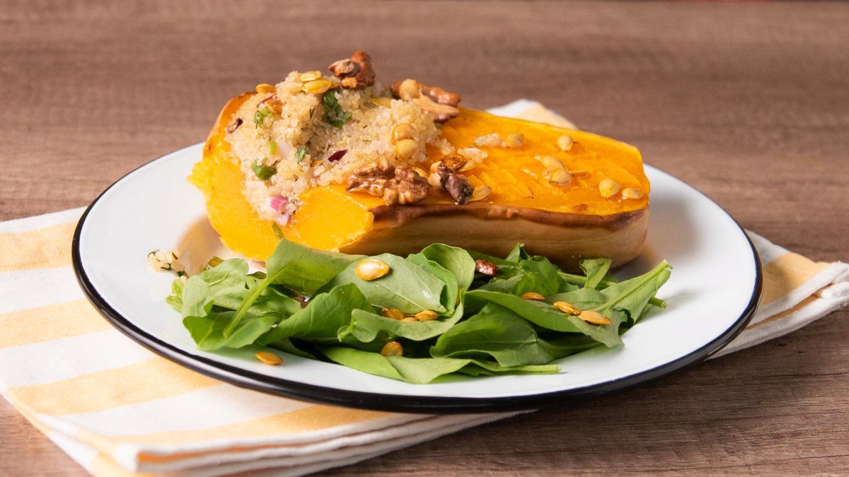 Calabaza rellena con carne y queso.