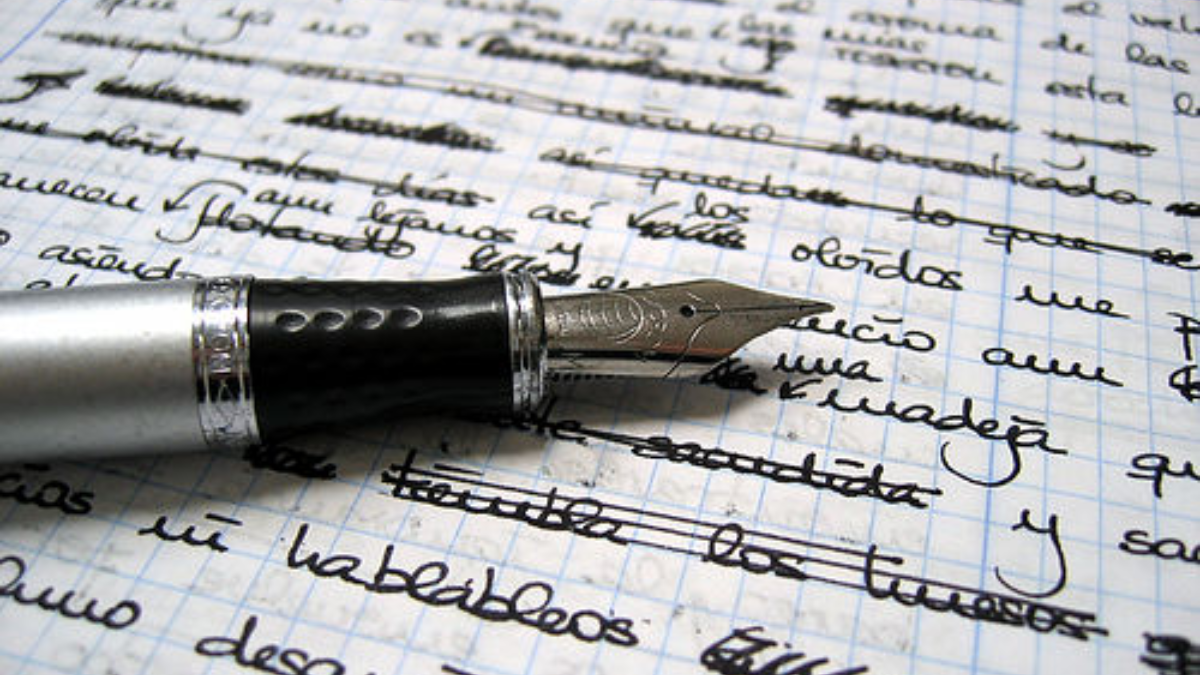 La grafología ofrece una perspectiva interesante sobre la relación entre la escritura y la personalidad.