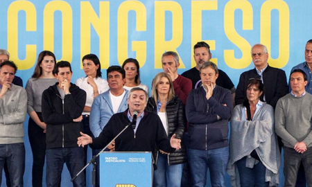 El presidente del PJ bonaerense y diputado nacional por el Frente de Todos le reclamó a la central obrera que atienda “los reclamos más urgentes”, en medio de la suba de la pobreza y la inflación. El presidente del PJ bonaerense y diputado nacional por el Frente de Todos le reclamó a la central obrera que atienda “los reclamos más urgentes”, en medio de la suba de la pobreza y la inflación.