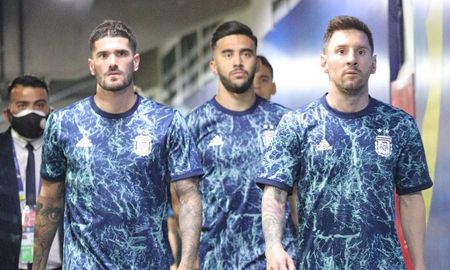 El plantel de la Selección Argentina arribó al país en la mdrugada de este martes y ya prepara el duelo ante Uruguay por la segunda fecha de la Copa América. El plantel de la Selección Argentina arribó al país en la mdrugada de este martes y ya prepara el duelo ante Uruguay por la segunda fecha de la Copa América.