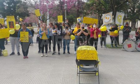 La agrupación Pañuelos Amarillos brindó contención y apoyo a las víctimas, acompañándolos a realizar las denuncias. La agrupación Pañuelos Amarillos brindó contención y apoyo a las víctimas, acompañándolos a realizar las denuncias.