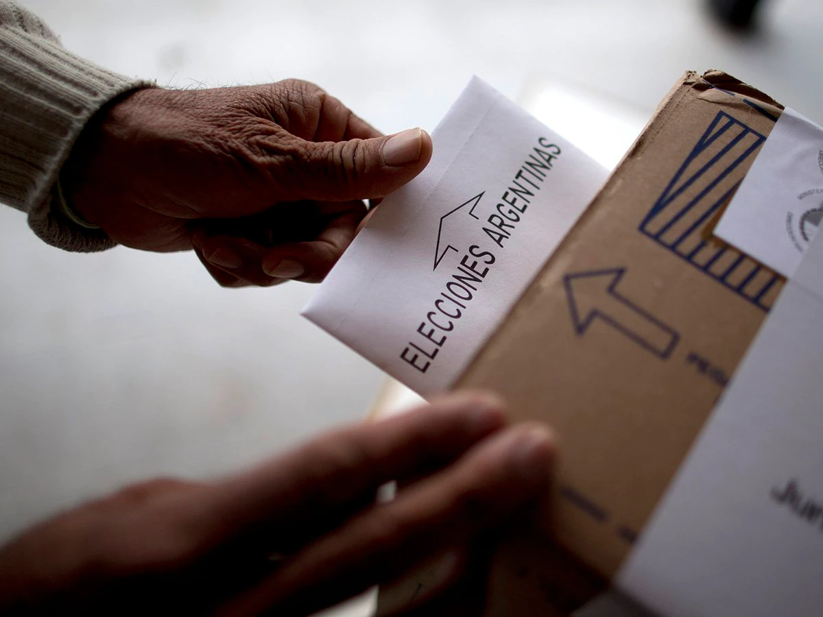 Los argentinos irán a las urnas para votar Presidente, vicepresidente, senadores, diputados y legisladores del Parlasur.