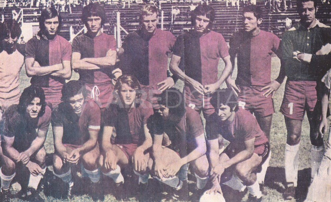 Colón de Santa Fe en el año 1974. Finalizó 4° en el Torneo Metropolitano y 7° en el Torneo Nacional. Colón de Santa Fe en el año 1974. Finalizó 4° en el Torneo Metropolitano y 7° en el Torneo Nacional.