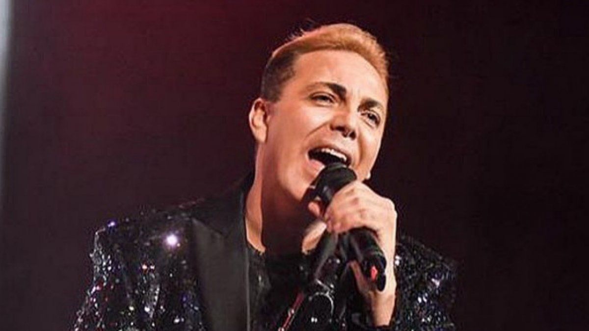 El músico de pop latino logró hasta la fecha vender 25 millones de álbumes alrededor del mundo y obtuvo 65 Discos de Oro y 31 de Platino.