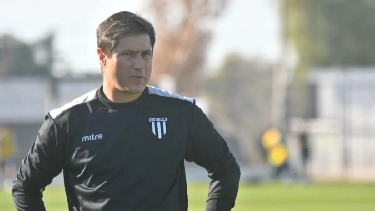 Arranca el ciclo de Ezequiel Medrán en Colón: ¿cómo le fue como DT en su último equipo?