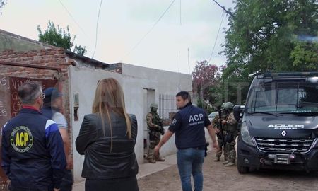Aire de Santa Fe | Villa Hipódromo operativo detenicón por copamiento en la subcomisaría Arroyo leyes.jpg