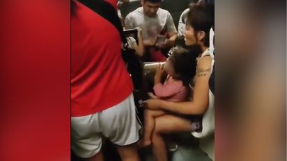 El Ministerio de Capital Humano denunció y pidió identificar a la mujer que le dio cerveza a su bebé en un tren