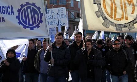 Además, el gremio que conduce Abel Furlan logró el pago de un bono de $60.000 por el Día del Trabajador Metalúrgico. Además, el gremio que conduce Abel Furlan logró el pago de un bono de $60.000 por el Día del Trabajador Metalúrgico.