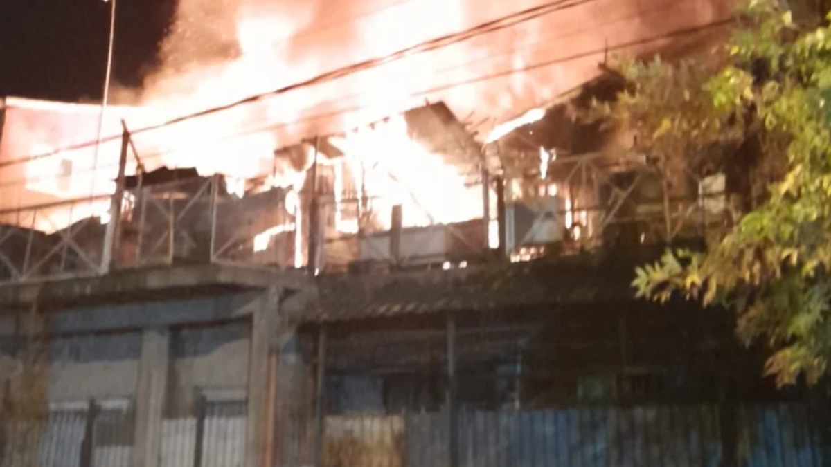 Horror en San Fernando: tres niños murieron en un feroz incendio
