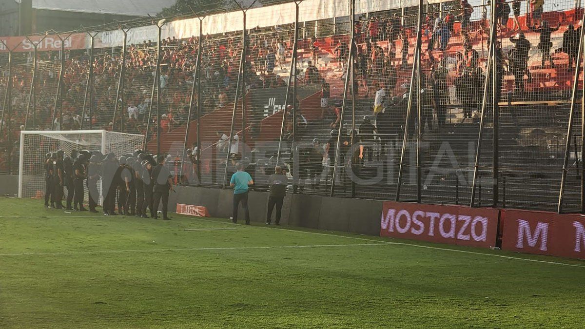 Hasta el momento, se desconoce si hubo detenciones por parte de la policía y tampoco si se registraron heridos. Hasta el momento, se desconoce si hubo detenciones por parte de la policía y tampoco si se registraron heridos.