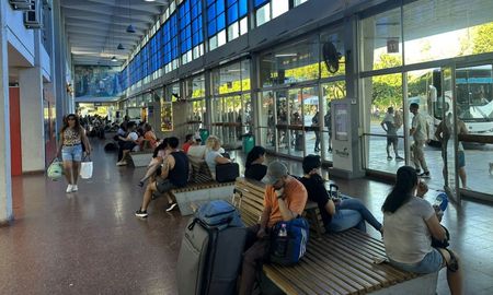 Dos hombres fueron detenidos en la Terminal de Santa Fe tras un robo en la costa. Dos hombres fueron detenidos en la Terminal de Santa Fe tras un robo en la costa.
