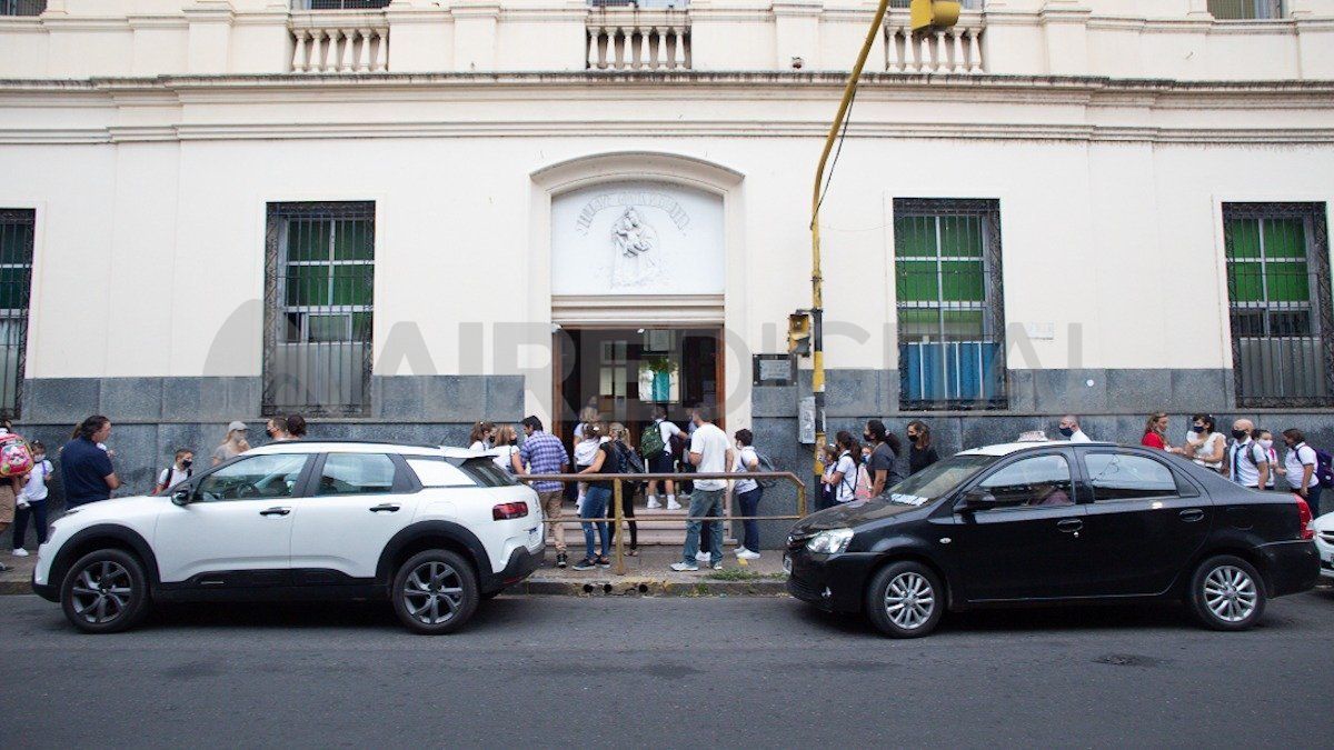 Los horarios estimados para la extensión horaria son de 7:45 a 12:45 para el turno mañana y de 13:15 a 18:15 para el turno tarde.