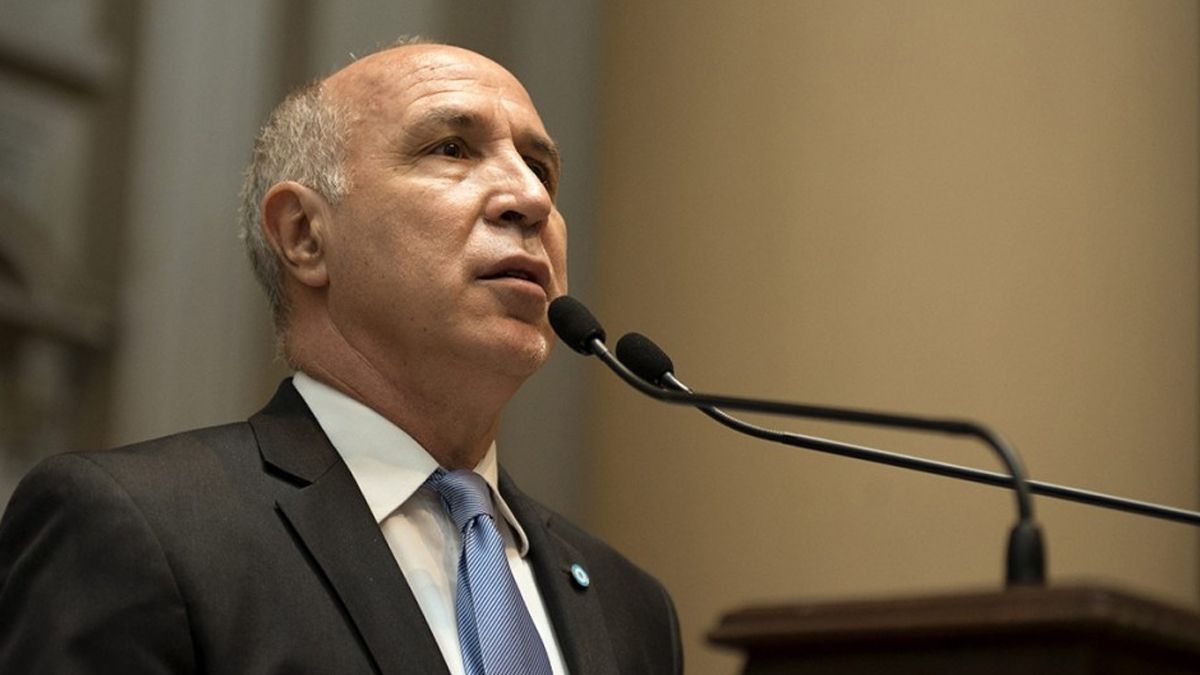 Una caravana de autos llegó hasta la casa del ministro de la Corte Suprema de Justicia de la Nación, Ricardo Lorenzetti, en Rafaela.