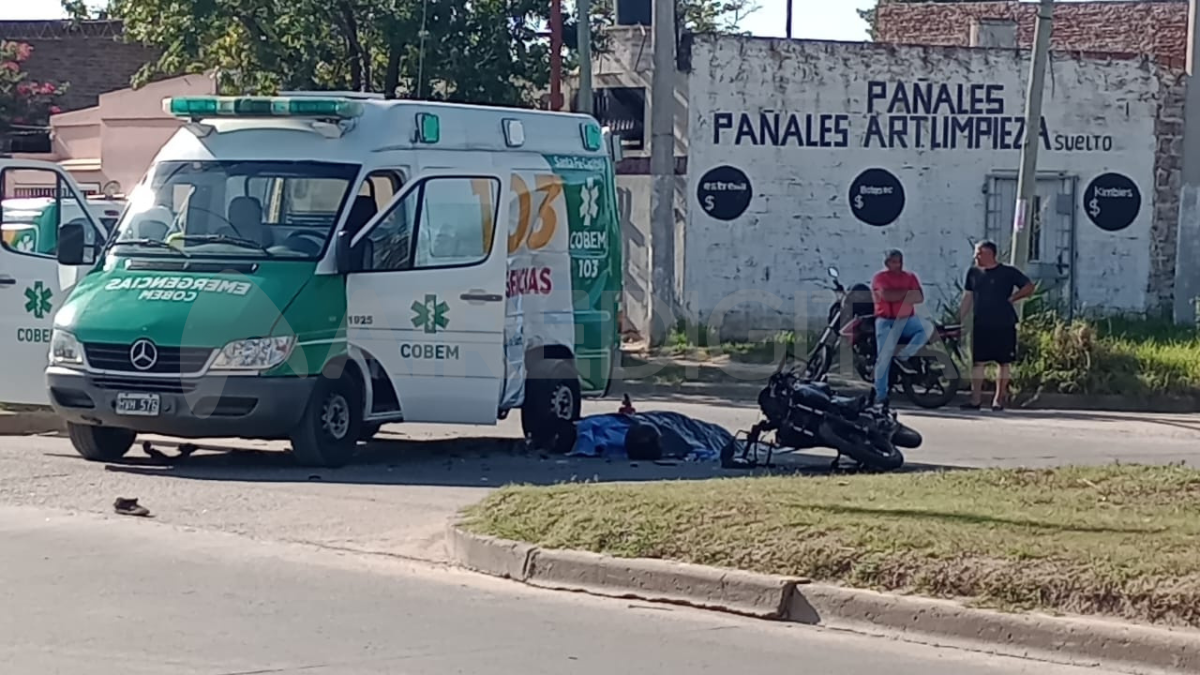 El hombre que se trasladaba en la moto murió en el lugar.