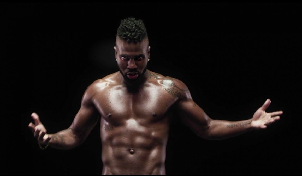 Jason DeRulo volvió a presumir sus atributos y los fan lo bautizaron como anaconda