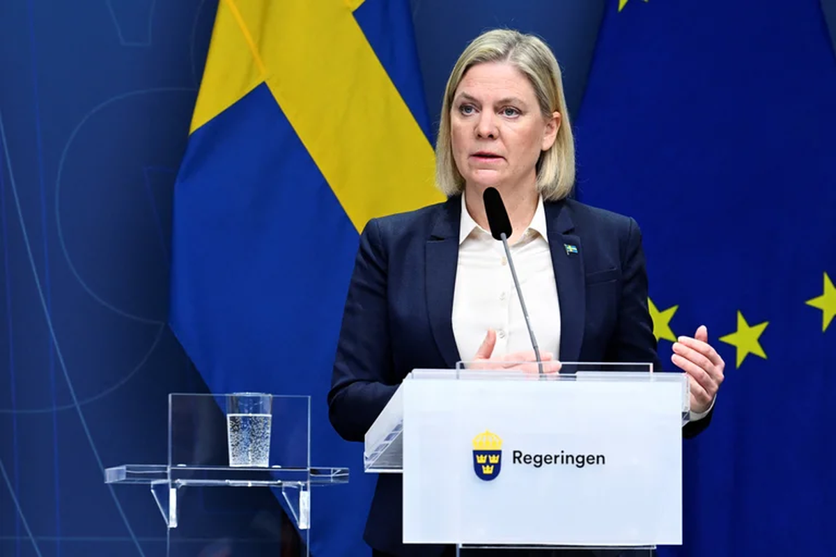“Mi conclusión es ahora que nuestra seguridad será mejor si apoyamos la capacidad de Ucrania para defenderse de Rusia”, dijo la primera ministra Magdalena Andersson.