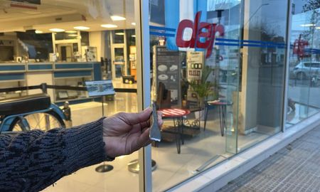 Ocurrió este viernes en la esquina de Quintana y General Paz de Santa Fe. El delincuente se llevó dos cajas de herramientas y quedó registrado por las cámaras.