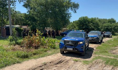 El hombre herido en barrio Loyola Sur permanece internado en terapia intensiva del hospital Cullen. El hombre herido en barrio Loyola Sur permanece internado en terapia intensiva del hospital Cullen.