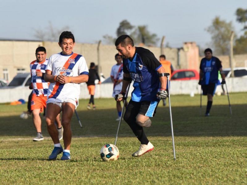 El Pulga Rodríguez jugó con las manos atadas junto a sus hermanos