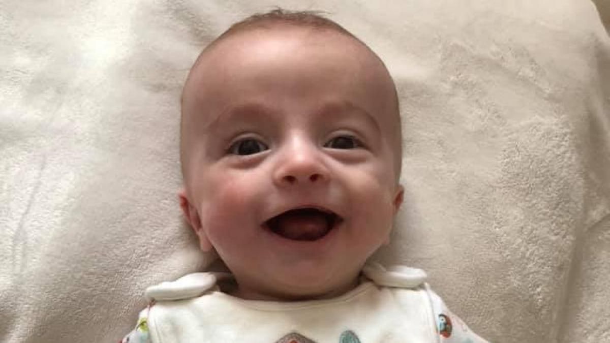 El milagro de Michael, el bebé que despertó tras estar siete meses en coma y le sonrió a su padre