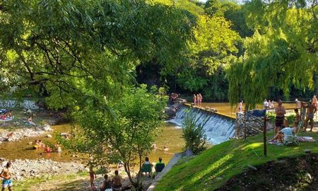 Ubicado en las Sierras Chicas, La Granja es el destino perfecto que combina senderos, ríos y una gastronomía única. Ubicado en las Sierras Chicas, La Granja es el destino perfecto que combina senderos, ríos y una gastronomía única.
