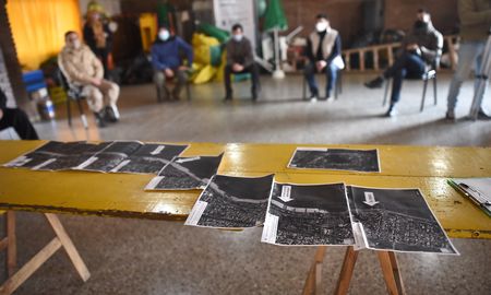 Este viernes se realizó la primera reunión conjunta para establecer protocolos de acción ante una emergencia en la laguna Setúbal. La Central Operativa Brigada de Emergencias Municipal (Cobem) que funciona bajo la órbita de la Dirección de Gestión de Riesgos municipal, la Dirección de Deportes y la Guardia de Seguridad Institucional (GSI), personal de Prefectura y fuerzas policiales, son quienes elaboran en plan de actuación. Este viernes se realizó la primera reunión conjunta para establecer protocolos de acción ante una emergencia en la laguna Setúbal. La Central Operativa Brigada de Emergencias Municipal (Cobem) que funciona bajo la órbita de la Dirección de Gestión de Riesgos municipal, la Dirección de Deportes y la Guardia de Seguridad Institucional (GSI), personal de Prefectura y fuerzas policiales, son quienes elaboran en plan de actuación.