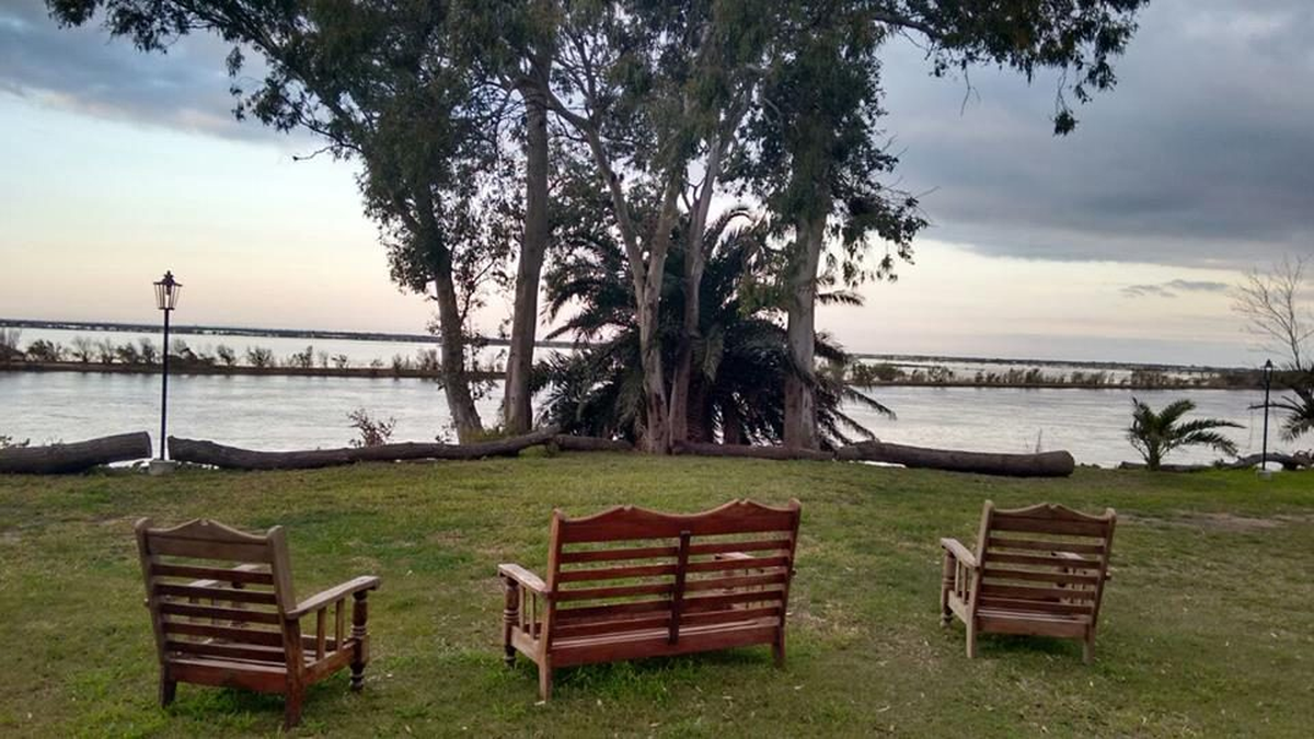 Coronda ofrece la posibilidad de alojarse en hoteles dentro de la ciudad, en cabañas y acampar en los campings de la ciudad.